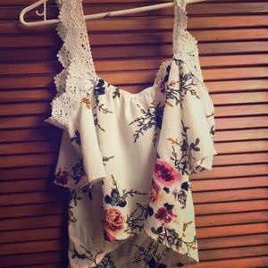 🌹 Floral Shoulder Shirt!🌹